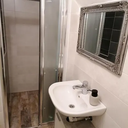 Appartement B B B *
